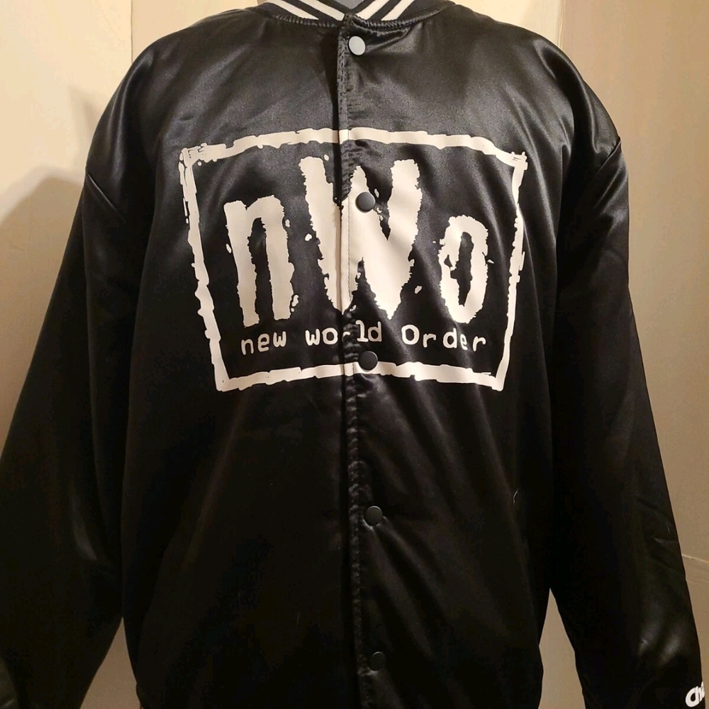 VTG NWT NWO SATIN JACKET L CHALKLINE WWE WCW WRESTLING HULK HOGAN HALL NASH NEW